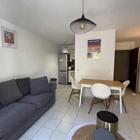 Apartment In The Center With Pool Saint-Raphael (Var)