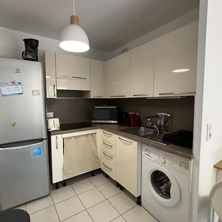 In The Center With Pool דירה