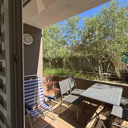Apartment In The Center With Pool