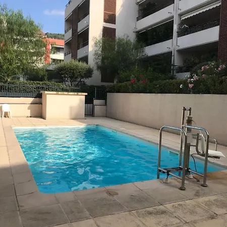 Daire In The Center With Pool